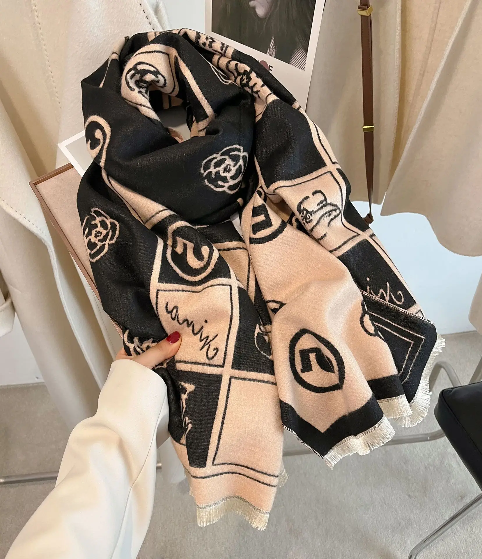 New Woman Fashion European And American Style Retro camellia Printing Imitation Cashmere Shawl Multifunction Decorate Warm Scarf
New Woman Fashion European And American Style Retro camellia Printing Imitation Cashmere Shawl Multifunction Decorate Warm Scarf