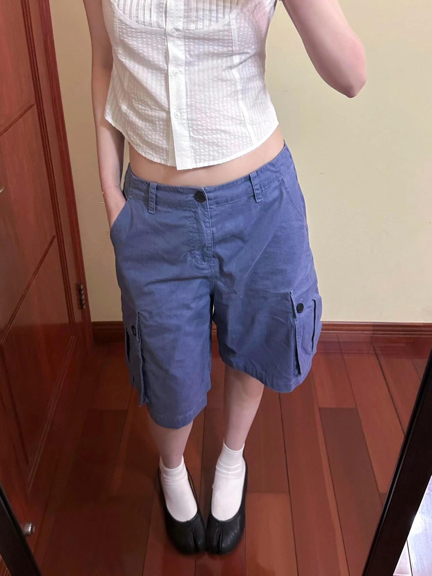 Retro Large Size Women's Casual Loose Fit Denim Cargo Pants High Waist Wide Leg Jeans with Big Pockets Summer Fashion
Retro Large Size Women's Casual Loose Fit Denim Cargo Pants High Waist Wide Leg Jeans with Big Pockets Summer Fashion
