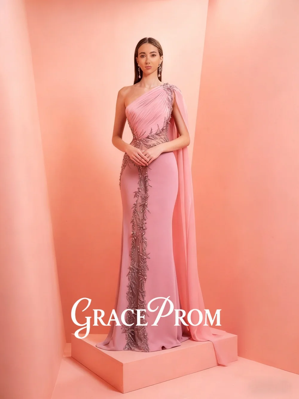 GraceProm Элегантное розовое вечернее платье на одно плечо Вечернее платье с аппликациями из бисера Шифоновая накидка длиной до пола, роскошное ковровое платье
GraceProm Элегантное розовое вечернее платье на одно плечо Вечернее платье с аппликациями из бисера Шифоновая накидка длиной до пола, роскошное ковровое платье