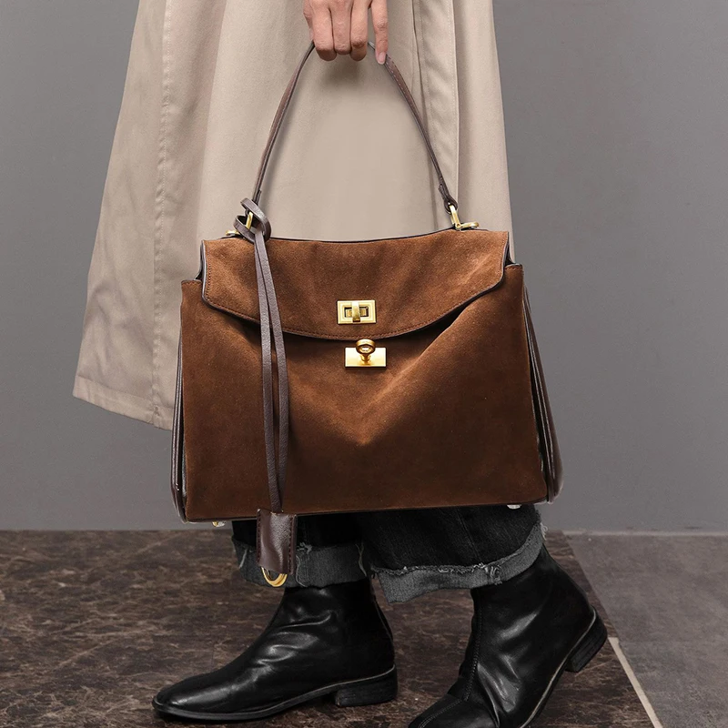 Chic Fashion Women Bags Suede Leather Totes Bag Gold Buckle Women Shoulder Bags Luxury Designer Large Capacity Women Handbags
Chic Fashion Women Bags Suede Leather Totes Bag Gold Buckle Women Shoulder Bags Luxury Designer Large Capacity Women Handbags