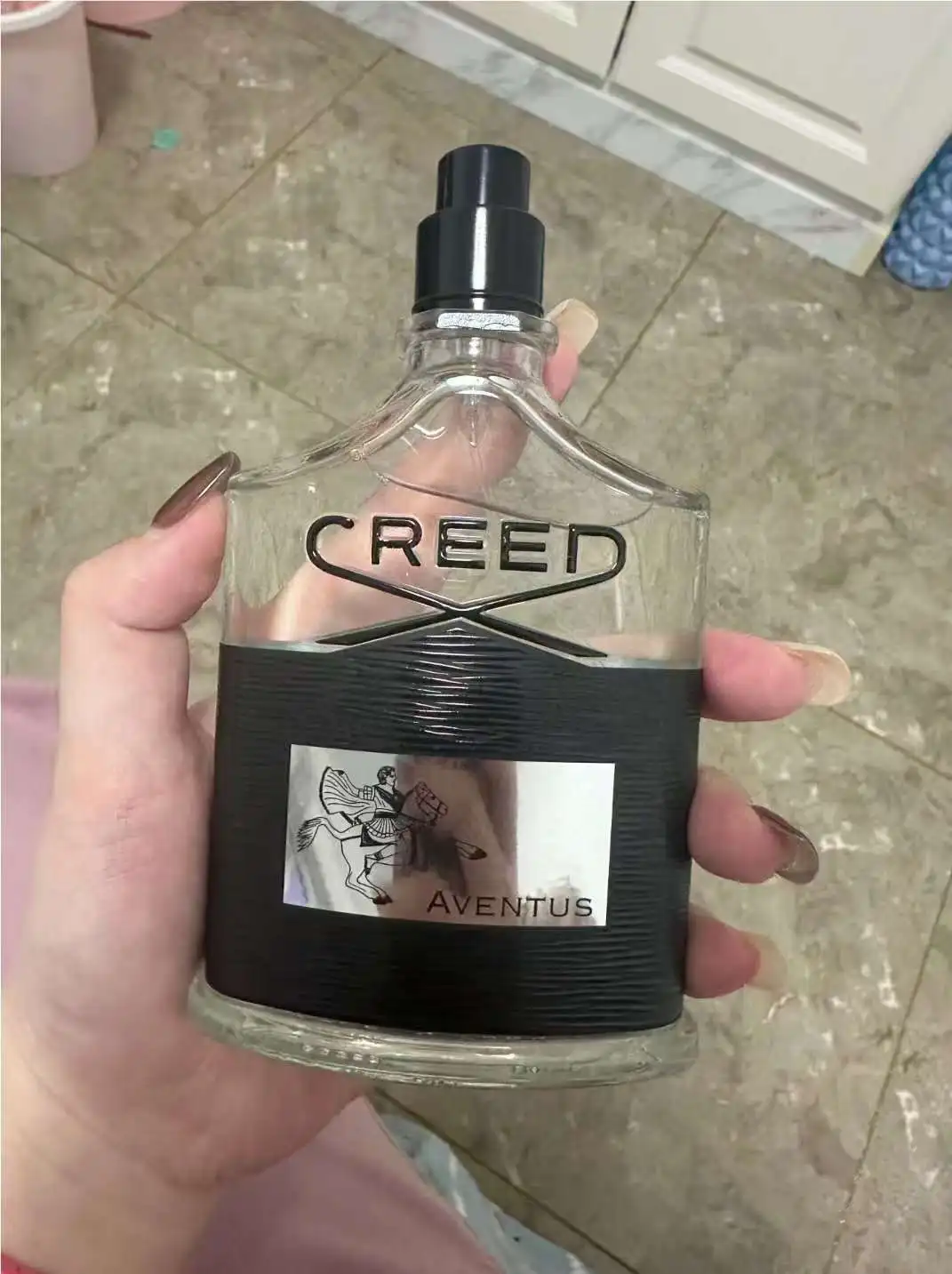 Мужской парфюм Creed Aventus 100 мл/3,4 унции — это слой аромата, отражающий величие стили. Расскажите о мужском стиле.
Мужской парфюм Creed Aventus 100 мл/3,4 унции — это слой аромата, отражающий величие стили. Расскажите о мужском стиле.