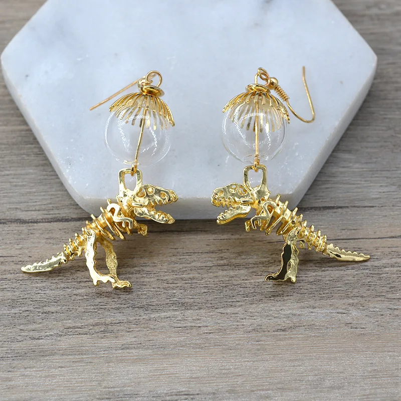Exaggerate Dinosaur Earrings Funny Gold Color Dinosaur Skeleton Earrings With Glass Ball Drop Vintage Bee Statement Jewelry
Exaggerate Dinosaur Earrings Funny Gold Color Dinosaur Skeleton Earrings With Glass Ball Drop Vintage Bee Statement Jewelry