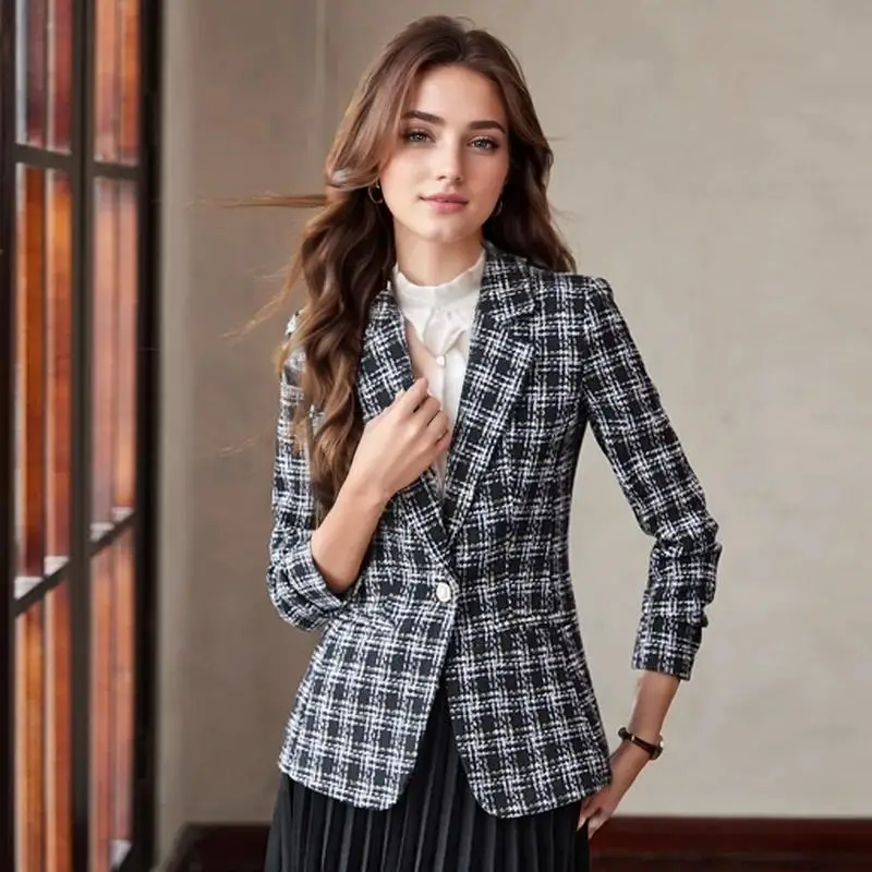 Woolen Plaid Small Suit Jacket for Women in Spring and Autumn 2025 New Short Style Korean Version Plus Size Retro Women's Suit
Woolen Plaid Small Suit Jacket for Women in Spring and Autumn 2025 New Short Style Korean Version Plus Size Retro Women's Suit