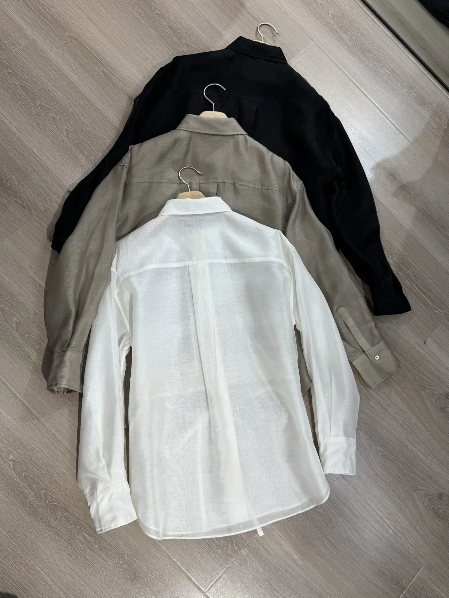 Высококачественная женская шелковая блузка с длинным рукавом, расшитая бисером, с завязками на талии, новая коллекция
Высококачественная женская шелковая блузка с длинным рукавом, расшитая бисером, с завязками на талии, новая коллекция