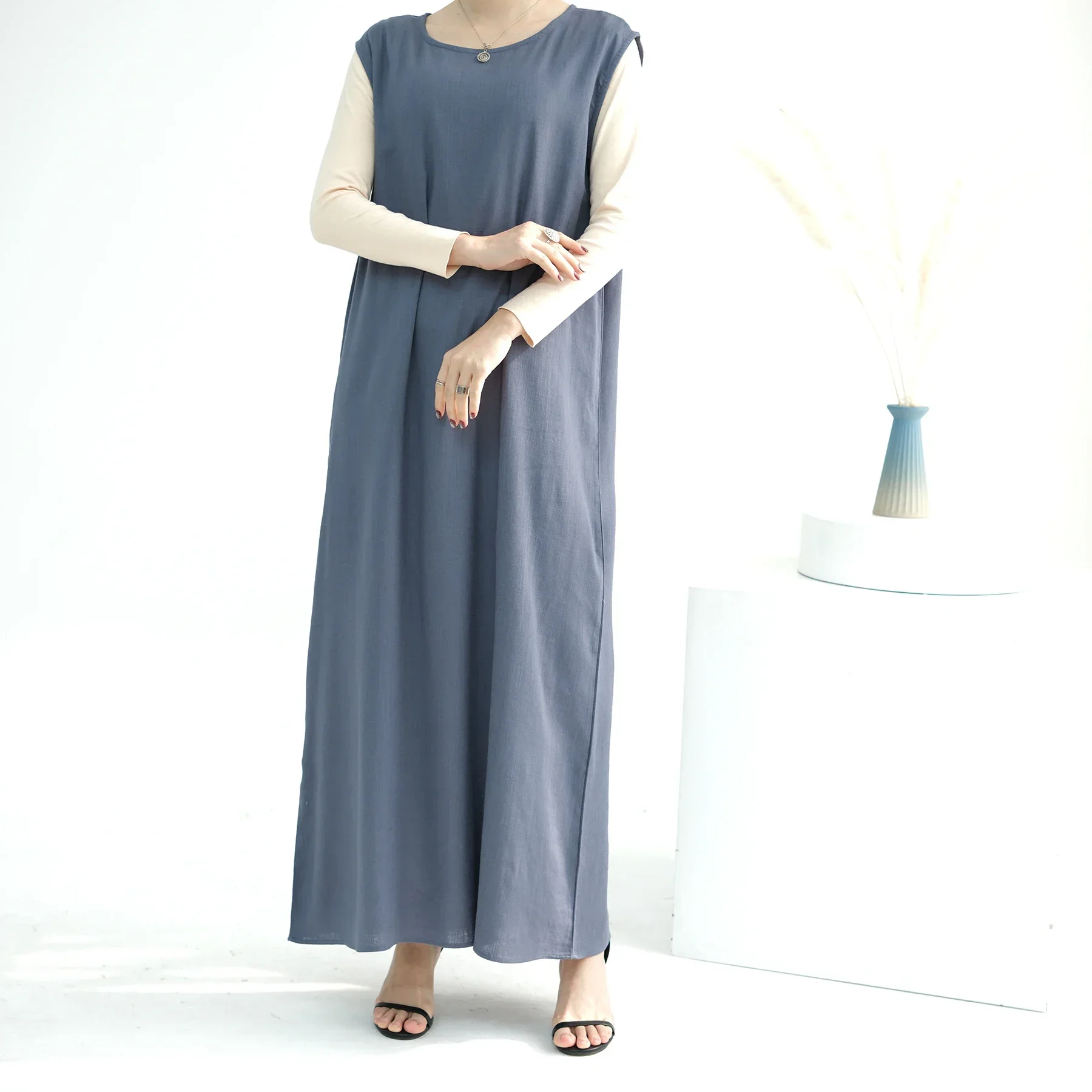 Eid Ramadan Long Under Dresses Muslim Abayas For Women All Match Sleeveless Maxi Dress Turkey Khimar Kimono Robe Moroccan Caftan
Eid Ramadan Long Under Dresses Muslim Abayas For Women All Match Sleeveless Maxi Dress Turkey Khimar Kimono Robe Moroccan Caftan