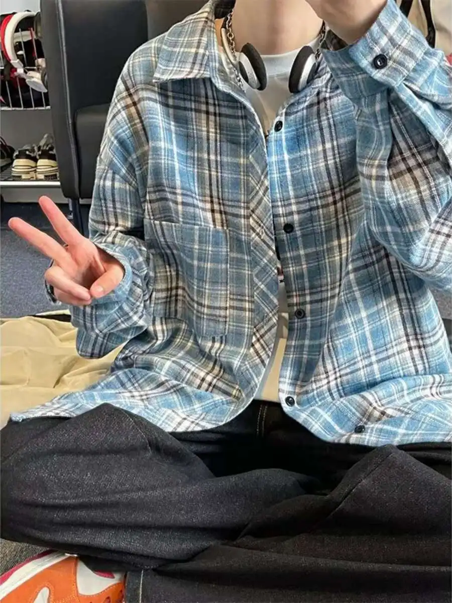 Trendy Men's Plaid Long Sve irt Summer Loose Fit Travel Casual Korean Sle Retro Japanese Sle Large Size Coat Jaet
Trendy Men's Plaid Long Sve irt Summer Loose Fit Travel Casual Korean Sle Retro Japanese Sle Large Size Coat Jaet