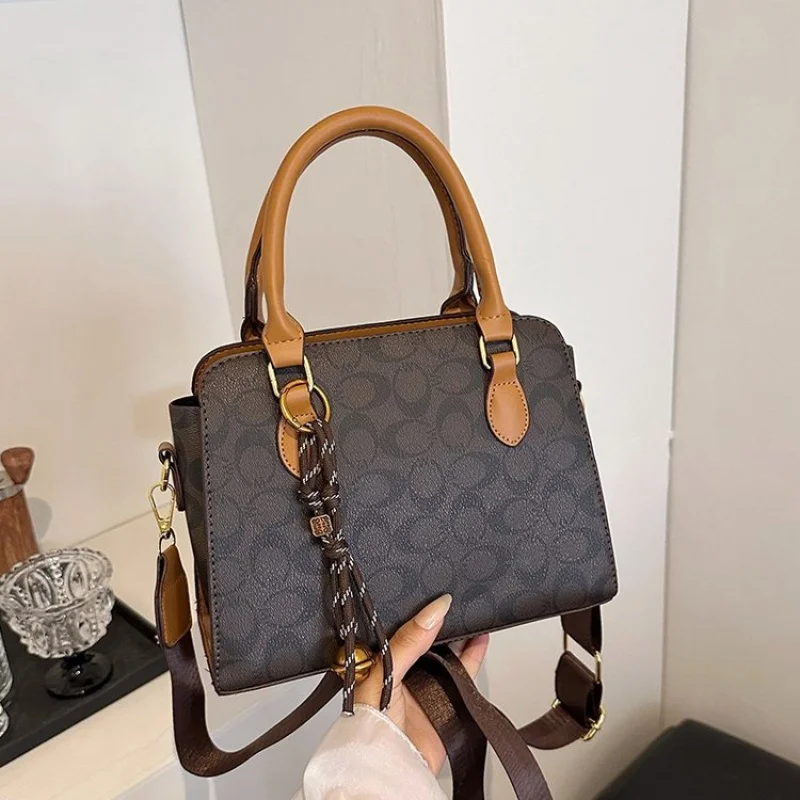 Designer Crossbody Bag For Fashionable Ladies, Leather Shoulder Handbag, Luxury Tote With Dust Bag
Designer Crossbody Bag For Fashionable Ladies, Leather Shoulder Handbag, Luxury Tote With Dust Bag