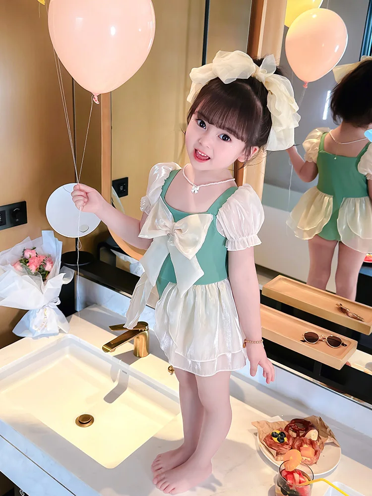 Модный летний повседневный купальник для девочек 2024 года с юбкой, корейская версия, короткий рукав, круглый вырез, шелковый топ
Модный летний повседневный купальник для девочек 2024 года с юбкой, корейская версия, короткий рукав, круглый вырез, шелковый топ