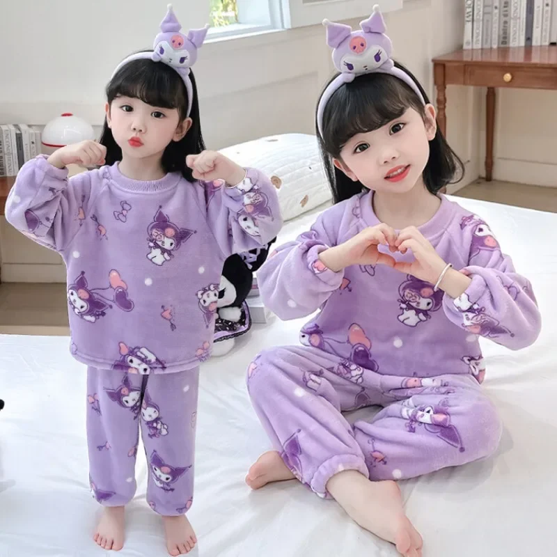 Sanrio Kuromi аниме мультфильм милый детский пижамный комплект с длинными рукавами Kawaii бархатная утолщенная теплая домашняя одежда подарок оптовая продажа
Sanrio Kuromi аниме мультфильм милый детский пижамный комплект с длинными рукавами Kawaii бархатная утолщенная теплая домашняя одежда подарок оптовая продажа