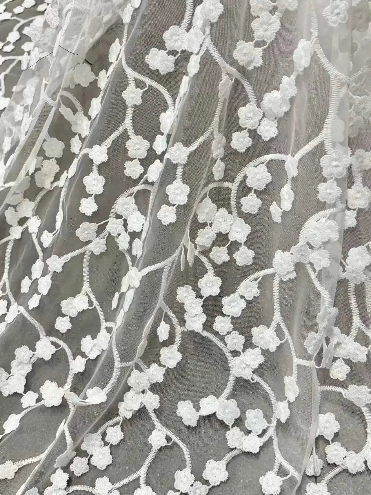 New white small floral embroidered lace mesh fabric for wedding dresses, evening gowns, women's clothing, handmade sewing fabric
New white small floral embroidered lace mesh fabric for wedding dresses, evening gowns, women's clothing, handmade sewing fabric