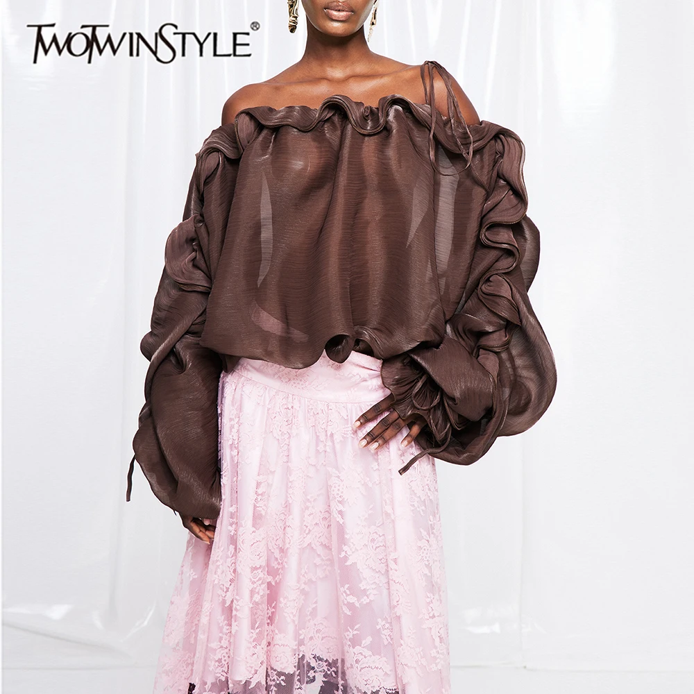 TWOTWINSTYLE Street Brown Sheer Off The Shoulder Ruffle Top for Women Spliced Ruffle Sleeves Loose Blouses for Fashion Events
TWOTWINSTYLE Street Brown Sheer Off The Shoulder Ruffle Top for Women Spliced Ruffle Sleeves Loose Blouses for Fashion Events