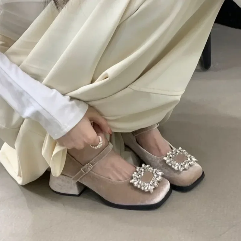 Women's Single Shoes with Roots Square Toe Suede Rhinestone Shoes for Women Fashion Versatile Daily Commute Zapatillas De Mujer
Women's Single Shoes with Roots Square Toe Suede Rhinestone Shoes for Women Fashion Versatile Daily Commute Zapatillas De Mujer