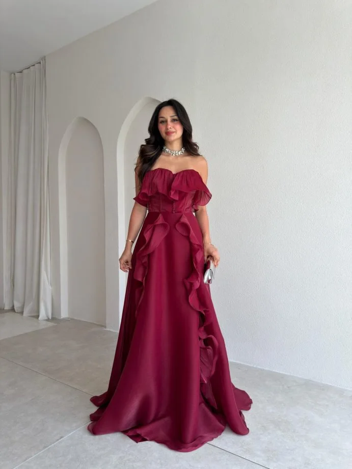 Burgundy Strapless Evening Dress with Ruffled Neckline and Floor Length Train Elegant Party Dress Women's Formal Evening Gown
Burgundy Strapless Evening Dress with Ruffled Neckline and Floor Length Train Elegant Party Dress Women's Formal Evening Gown