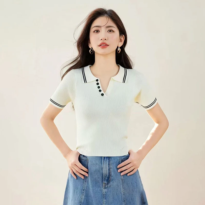 Французская модная повседневная облегающая трикотажная футболка с лацканами и пуговицами для женщин 
Французская модная повседневная облегающая трикотажная футболка с лацканами и пуговицами для женщин