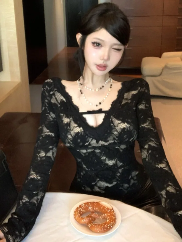 Slimming Pure Desire Design V-neck Lace Base Shirt Knot Wrap-around Half-length Skirt Fashionable Two-piece Set
Slimming Pure Desire Design V-neck Lace Base Shirt Knot Wrap-around Half-length Skirt Fashionable Two-piece Set