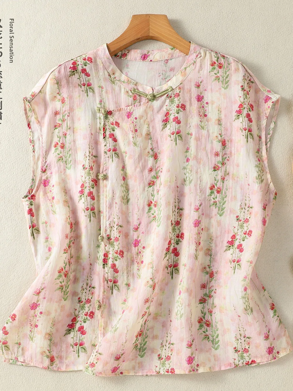 New Chinese Style Sleeveless Tussah Silk Shirt Women Summer Lightweight Breathable Floral Print Stand Collar Small Top
New Chinese Style Sleeveless Tussah Silk Shirt Women Summer Lightweight Breathable Floral Print Stand Collar Small Top