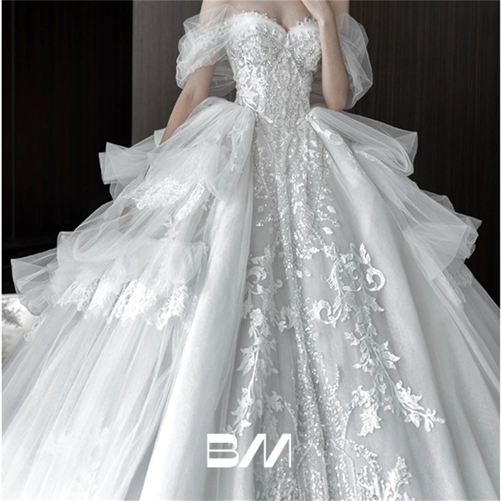 White Off Shoulder Ball Gown Wedding Dress Long Train Sweetheart Bridal Wed Gown Beaded Luxury Women Bride Dresses
White Off Shoulder Ball Gown Wedding Dress Long Train Sweetheart Bridal Wed Gown Beaded Luxury Women Bride Dresses