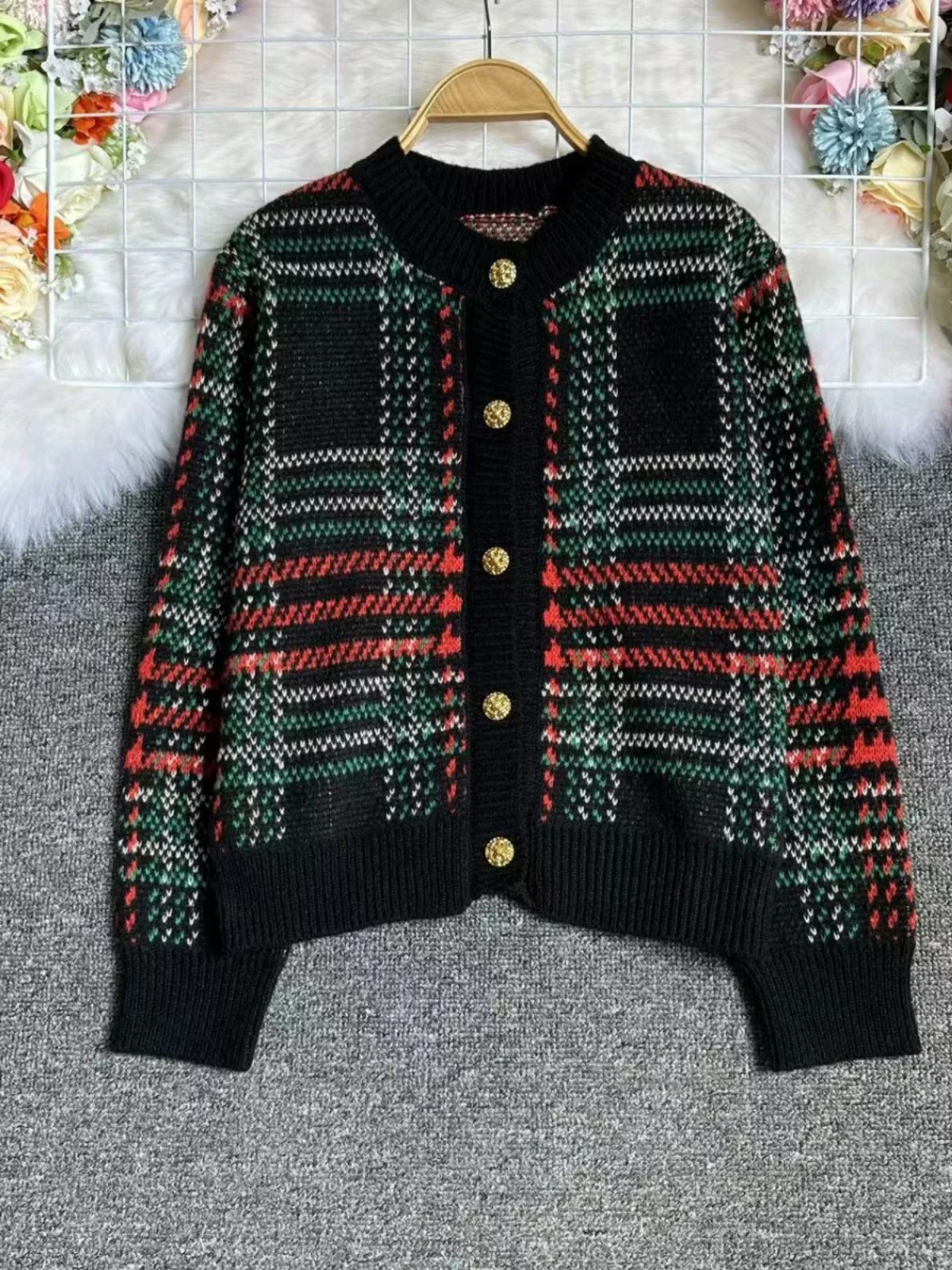 Retro Plaid Knitted Open Cardigan round Neck Single Button Short Sweater Jacket Women Autumn Winter Sweet Style Long Sleeve
Retro Plaid Knitted Open Cardigan round Neck Single Button Short Sweater Jacket Women Autumn Winter Sweet Style Long Sleeve