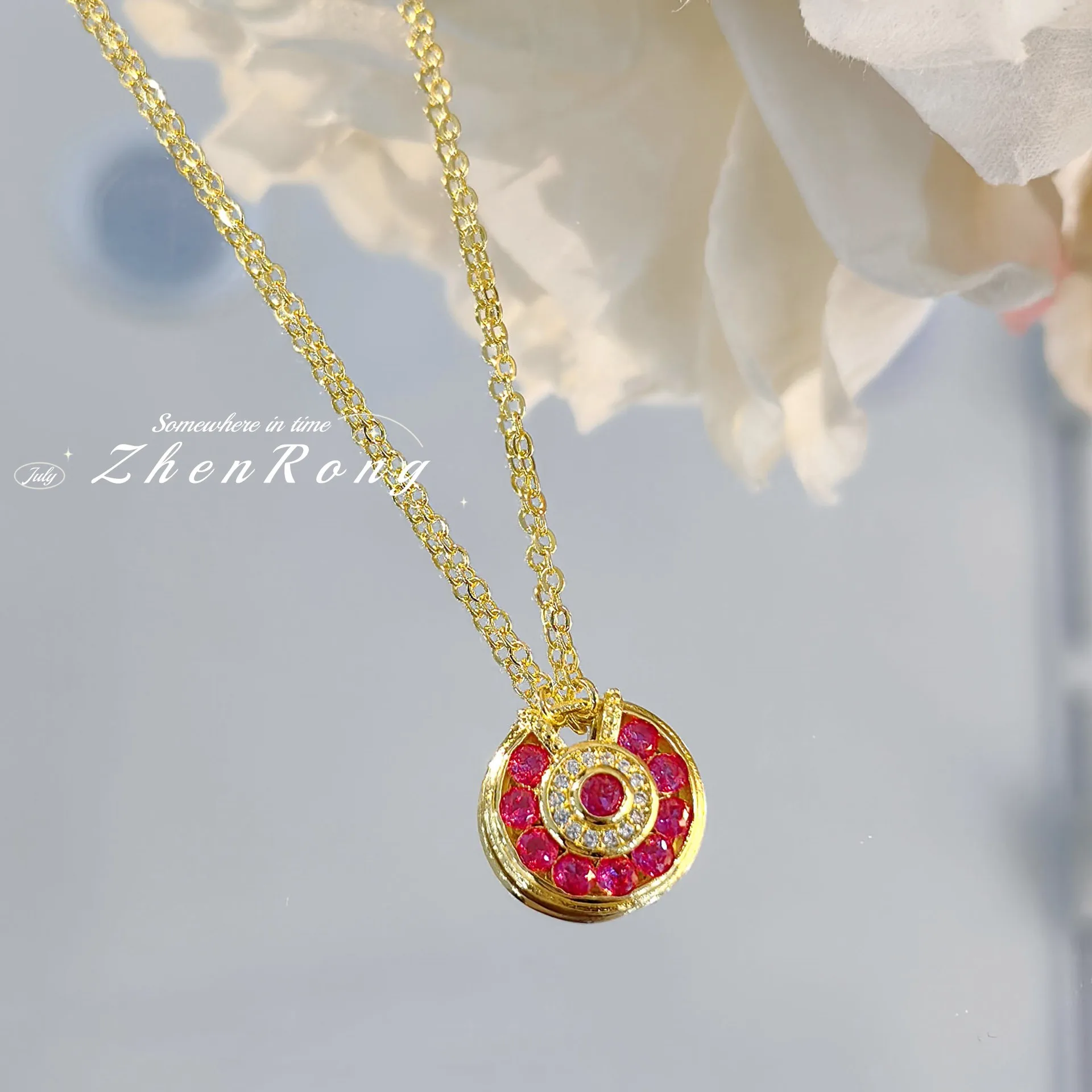 Foydjew New 18K Gold Plated Pendant Inlaid with Small Red Corundum Zircon Necklaces Women's 2024 Trend Jewelry
Foydjew New 18K Gold Plated Pendant Inlaid with Small Red Corundum Zircon Necklaces Women's 2024 Trend Jewelry