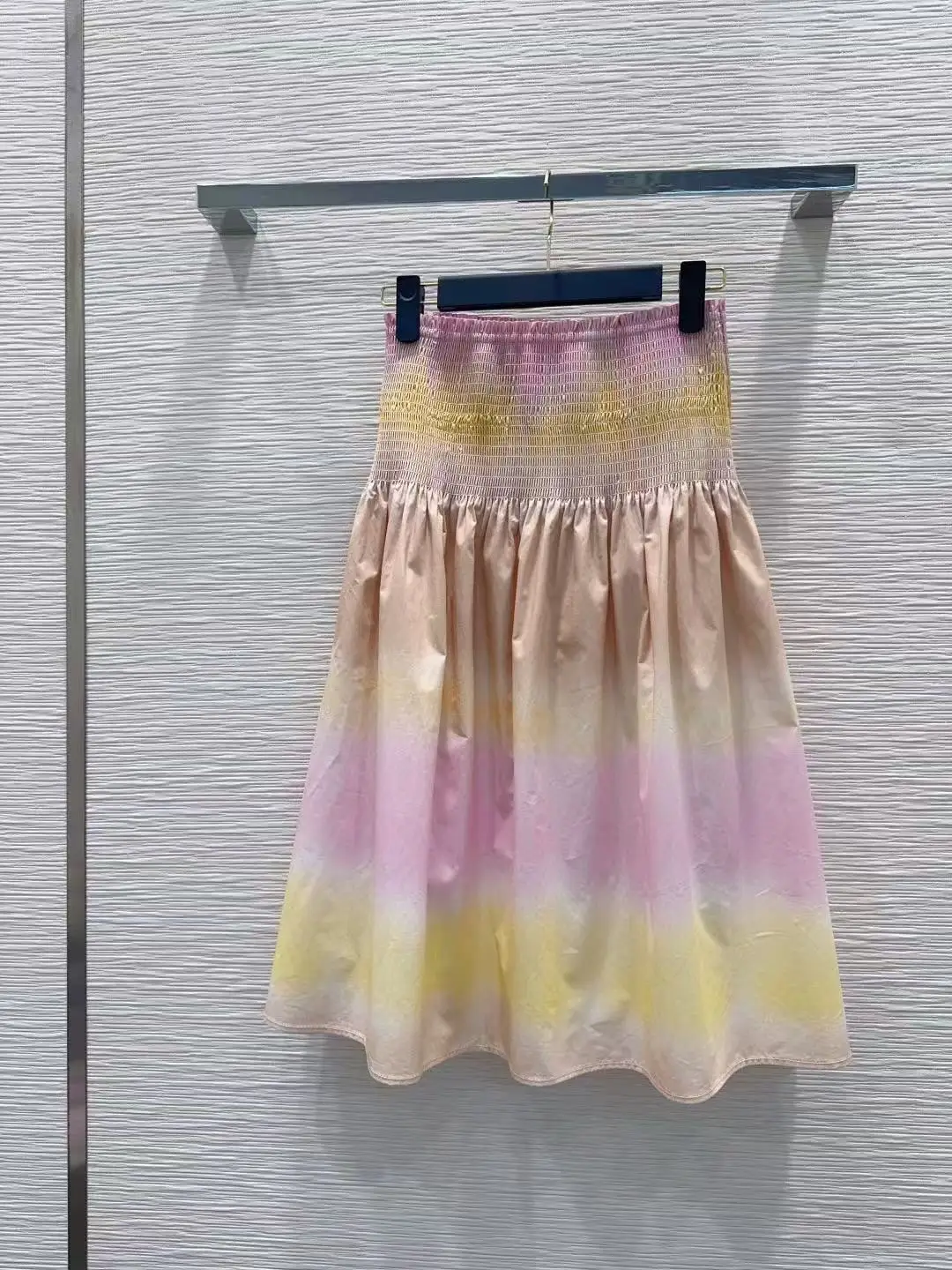 Summer gradient pink-yellow gradient dyeing half-length skirt, loose and tight waist, wide hem, A-line versatile half-length ski
Summer gradient pink-yellow gradient dyeing half-length skirt, loose and tight waist, wide hem, A-line versatile half-length ski