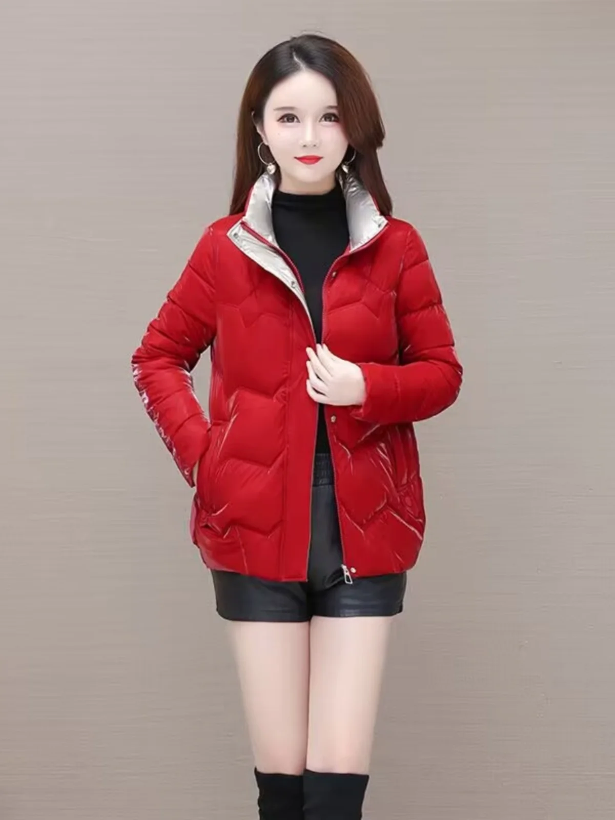 Женское хлопковое пальто свободного кроя, зимнее пальто с хлебом, корейская версия iny Surface No Wa, яркий цвет
Женское хлопковое пальто свободного кроя, зимнее пальто с хлебом, корейская версия iny Surface No Wa, яркий цвет