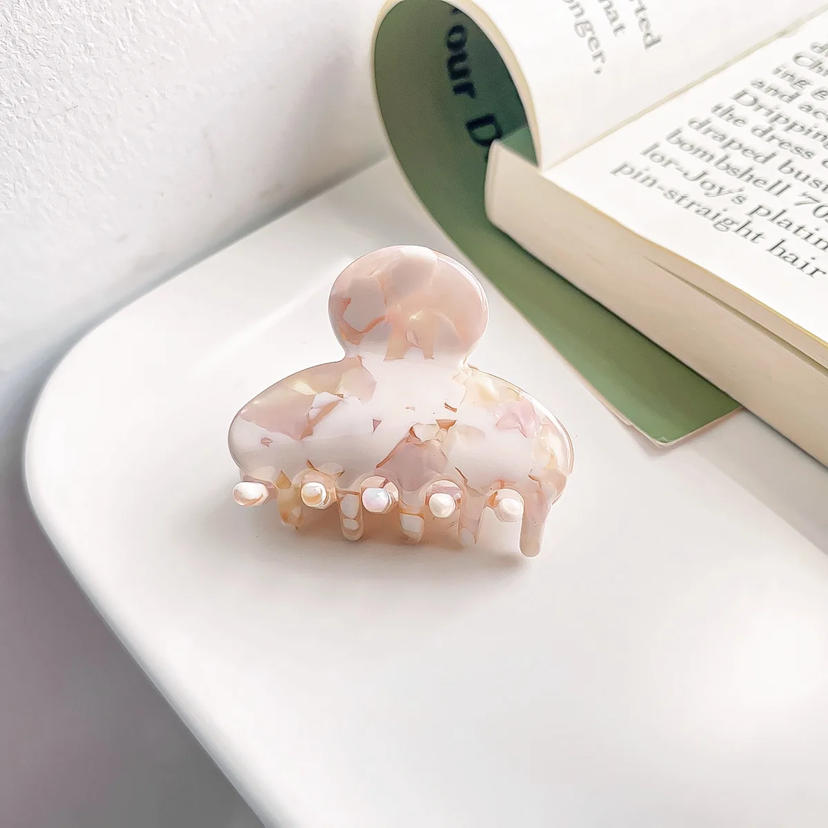 French Vintage Hair Accessory Acetate Floral Claw Gentle No Damage Side Clip
French Vintage Hair Accessory Acetate Floral Claw Gentle No Damage Side Clip