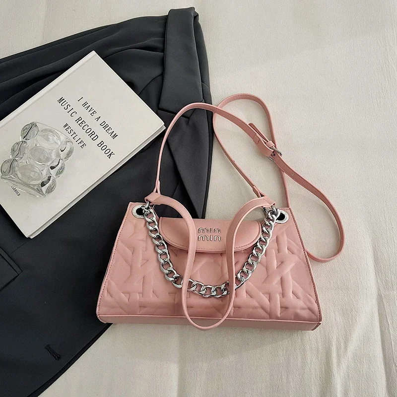 Simple Vintage Fashionable Tote Bag For Women Casual Business Use Stylish Crossbody Handbag With Letter Logo And Design
Simple Vintage Fashionable Tote Bag For Women Casual Business Use Stylish Crossbody Handbag With Letter Logo And Design