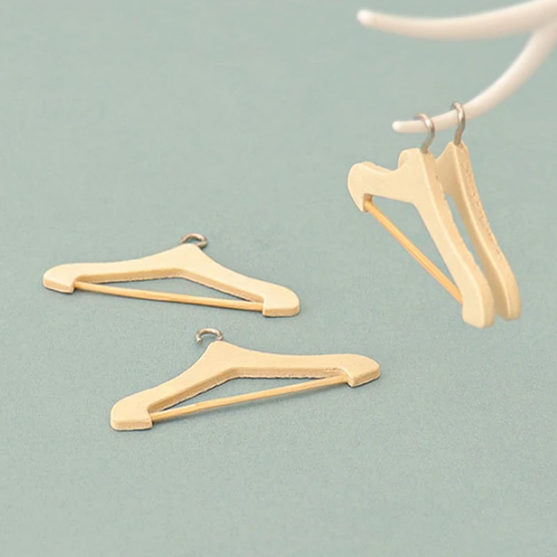 1 PCS Dollhouse Mini Wooden Hanger Decorative Doll Accessories Mini Hanger Toys Child Gift
1 PCS Dollhouse Mini Wooden Hanger Decorative Doll Accessories Mini Hanger Toys Child Gift