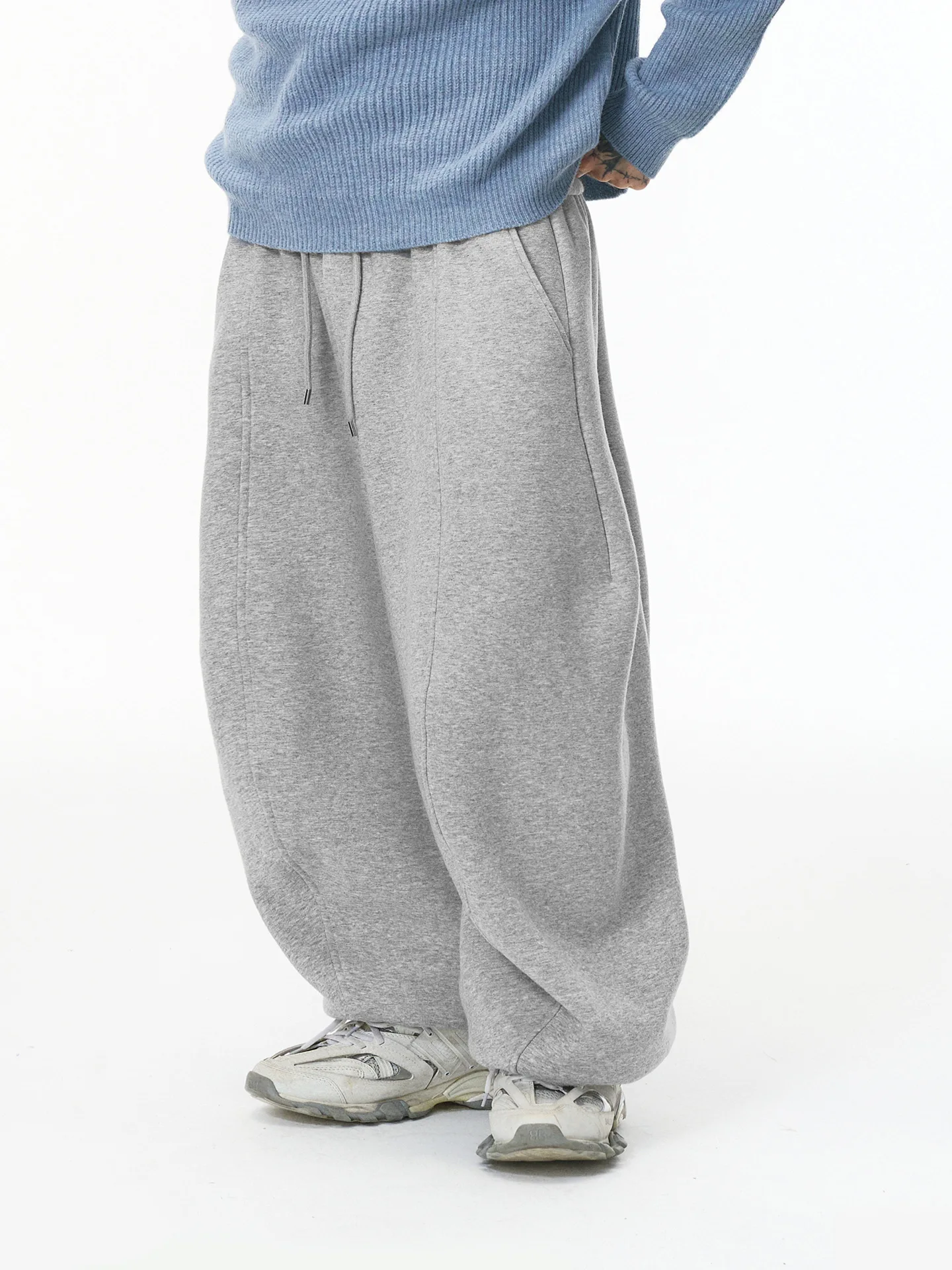 Модные повседневные мужские спортивные брюки Iation с начесом, свободного кроя, прямые штанины, уличный стиль
Модные повседневные мужские спортивные брюки Iation с начесом, свободного кроя, прямые штанины, уличный стиль