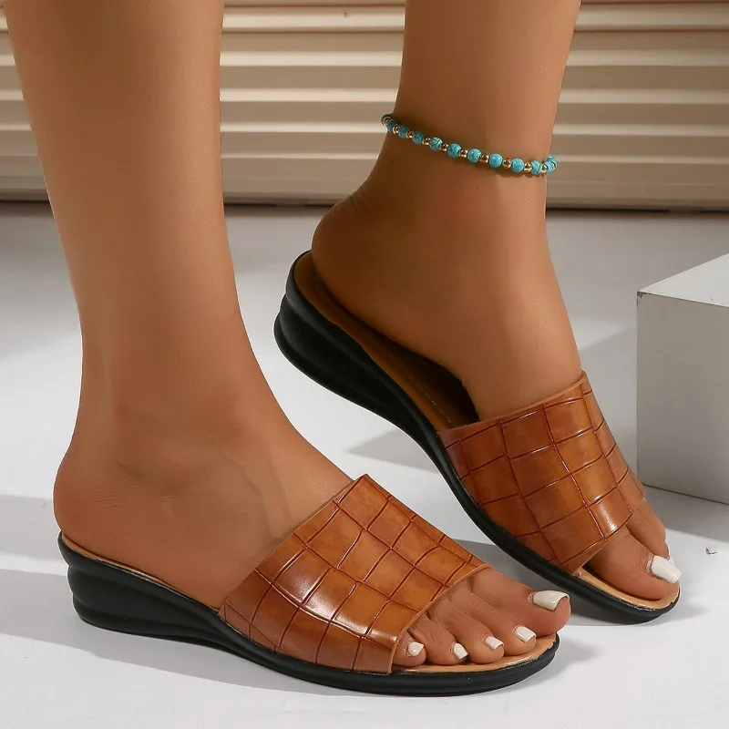 2025 New Luxury Women Wedges Slippers Summer Open Toe Beach Fashion Slides Women's Flip Flops Footwear
2025 New Luxury Women Wedges Slippers Summer Open Toe Beach Fashion Slides Women's Flip Flops Footwear