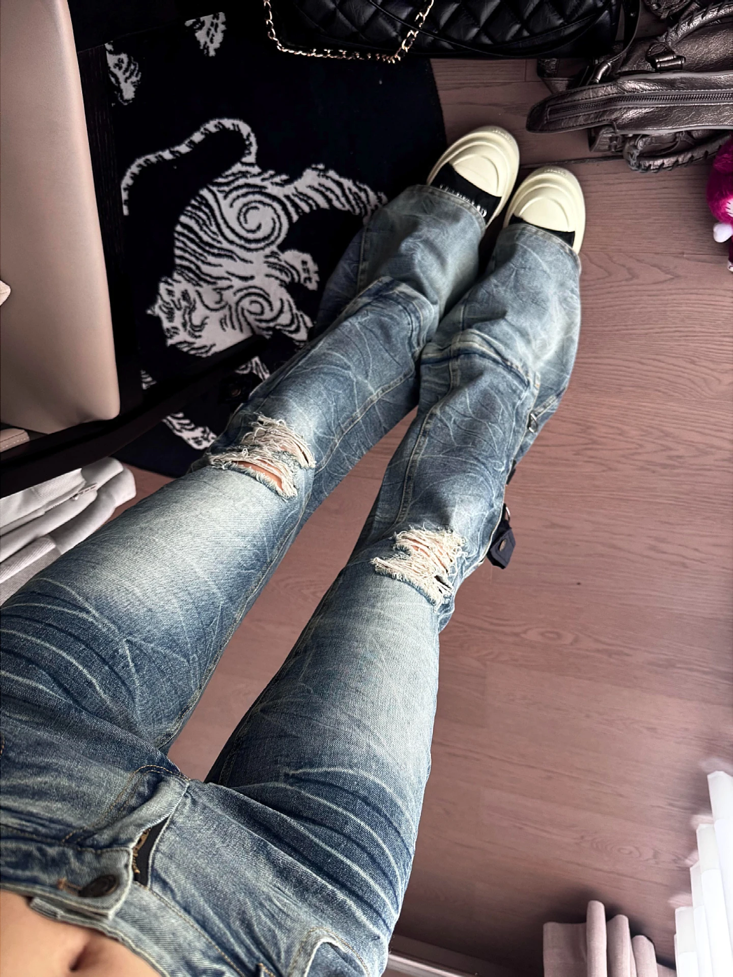 Retro American Large Size Washed Hole Heavy Duty Belted Denim Low Waist Slim Micro Flared Pants Street Style Casual Jeans
Retro American Large Size Washed Hole Heavy Duty Belted Denim Low Waist Slim Micro Flared Pants Street Style Casual Jeans