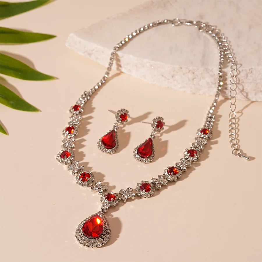 Crystal Women's Necklace, 2 Pieces, Vintage, Lightweight, Luxurious, Round Flower, Dangling Earrings, Sparkling Jewelry Set.
Crystal Women's Necklace, 2 Pieces, Vintage, Lightweight, Luxurious, Round Flower, Dangling Earrings, Sparkling Jewelry Set.