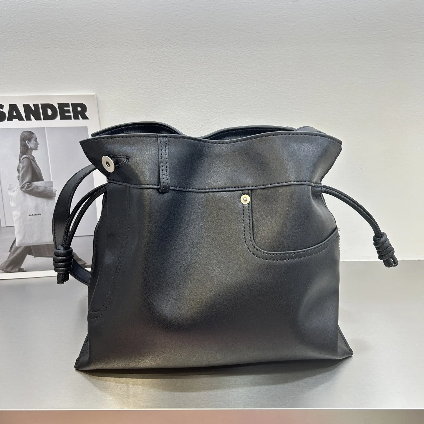 2026 New Korean Version of Casual Niche Leather Fashion Shoulder Jeans Wind Lucky Bag Bag Commuter Messenger Bag
2026 New Korean Version of Casual Niche Leather Fashion Shoulder Jeans Wind Lucky Bag Bag Commuter Messenger Bag