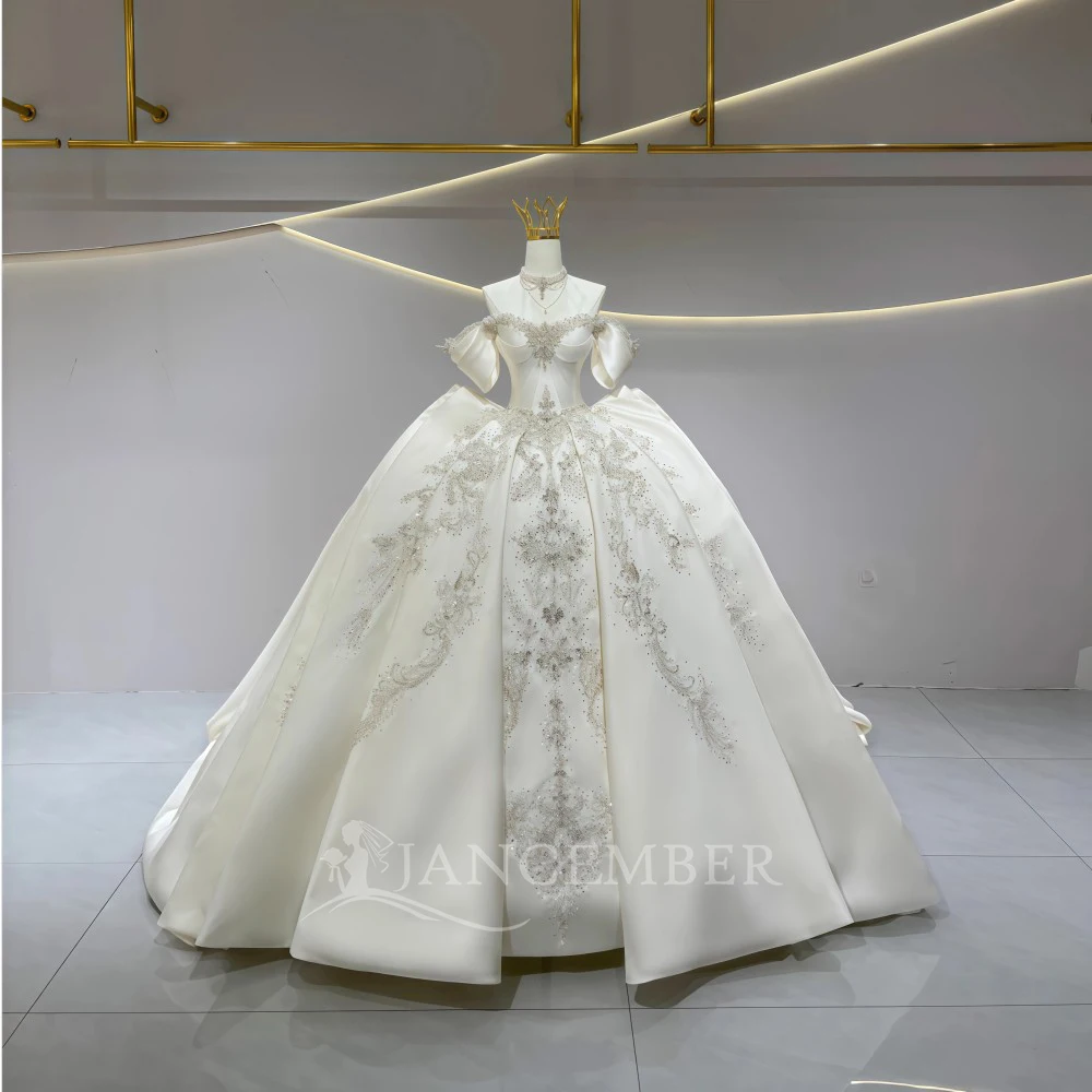 Chic Wedding Dress With Exquisite Beaded Pearls Shiny Short Sleeves Princess Customized Bridal Gown Vestido De Novia Satin
Chic Wedding Dress With Exquisite Beaded Pearls Shiny Short Sleeves Princess Customized Bridal Gown Vestido De Novia Satin