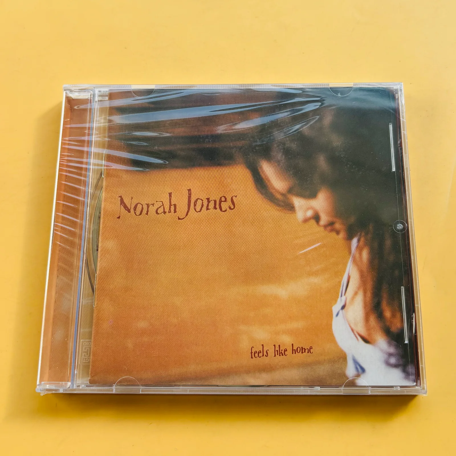 Ind. Norah Jones Feels Like Home Smooth Jazz Vocal Pop Music CD Album. Great Gift for Fan & Music Collector.
Ind. Norah Jones Feels Like Home Smooth Jazz Vocal Pop Music CD Album. Great Gift for Fan & Music Collector.