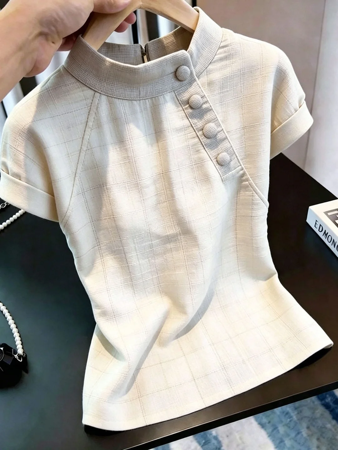 Elegant Button Design Slim Fit Short Sleeve Shirt Women's Overhead Summer Fashionable Versatile Korean Style Silk Top
Elegant Button Design Slim Fit Short Sleeve Shirt Women's Overhead Summer Fashionable Versatile Korean Style Silk Top