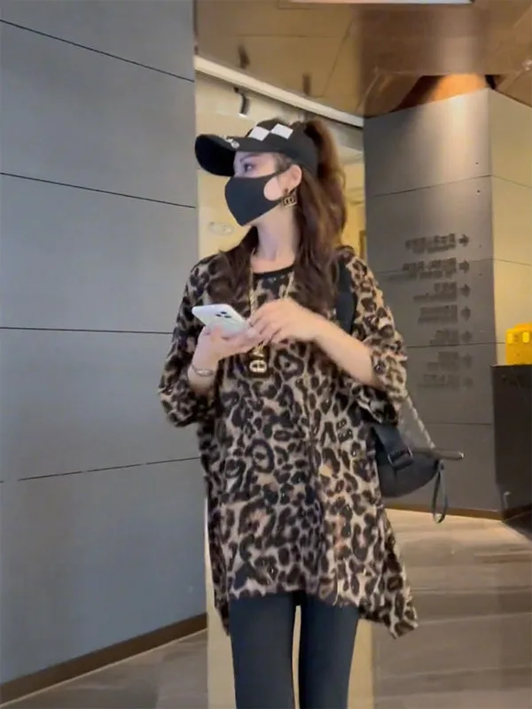 Summer Loose Short Sleeve T-Shirt Women's plus Size Beautiful Design Leopard Print Half Sleeve Top Korean Style Commute Fashion
Summer Loose Short Sleeve T-Shirt Women's plus Size Beautiful Design Leopard Print Half Sleeve Top Korean Style Commute Fashion