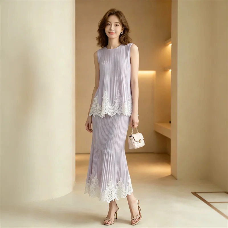 Miyake Pleated Women's Suit 2026 New Japanese Design Loose Round Neck Sleeveless Top + Skirt Lace Splicing Two-piece Set
Miyake Pleated Women's Suit 2026 New Japanese Design Loose Round Neck Sleeveless Top + Skirt Lace Splicing Two-piece Set