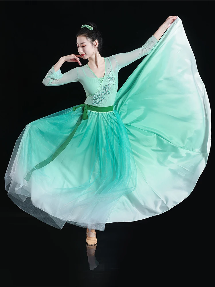 Chinese classical dance costumes, dance performance costumes, adult stage performance costumes, umbrella dance women's clothing
Chinese classical dance costumes, dance performance costumes, adult stage performance costumes, umbrella dance women's clothing