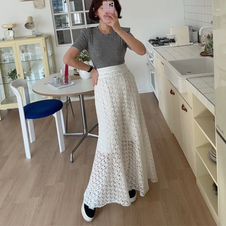 Кружевная ажурная юбка в стиле ретро, женская универсальная длинная юбка с эластичной резинкой на талии для похудения, хлопковая длинная юбка с высокой талией
Кружевная ажурная юбка в стиле ретро, женская универсальная длинная юбка с эластичной резинкой на талии для похудения, хлопковая длинная юбка с высокой талией