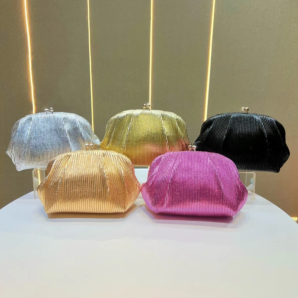 Luxury Pleated Evening Bags For Women Chain Shoulder Crossody Bags Party Bridal Clutch Vintage Women Cloud Bags
Luxury Pleated Evening Bags For Women Chain Shoulder Crossody Bags Party Bridal Clutch Vintage Women Cloud Bags