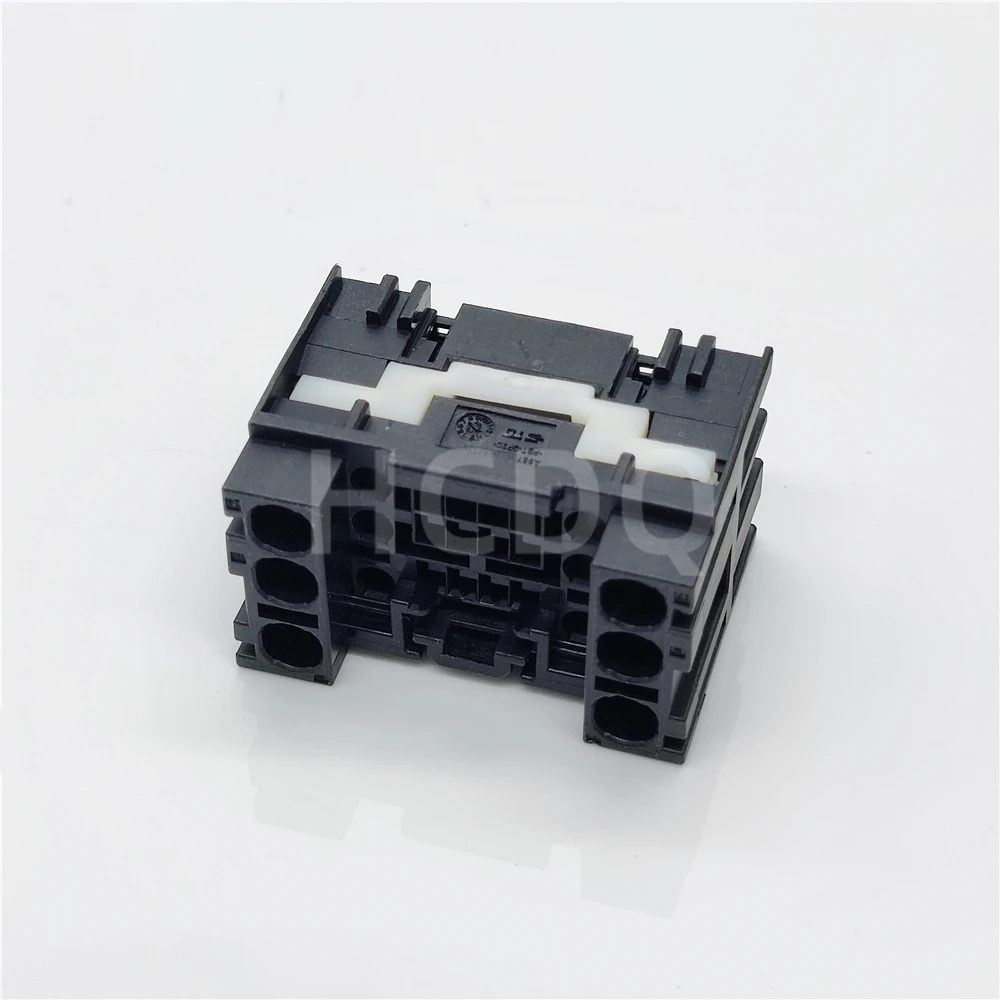 10 PCS The original 2298622-1 TE automobile connector shell is supplied from stock
10 PCS The original 2298622-1 TE automobile connector shell is supplied from stock