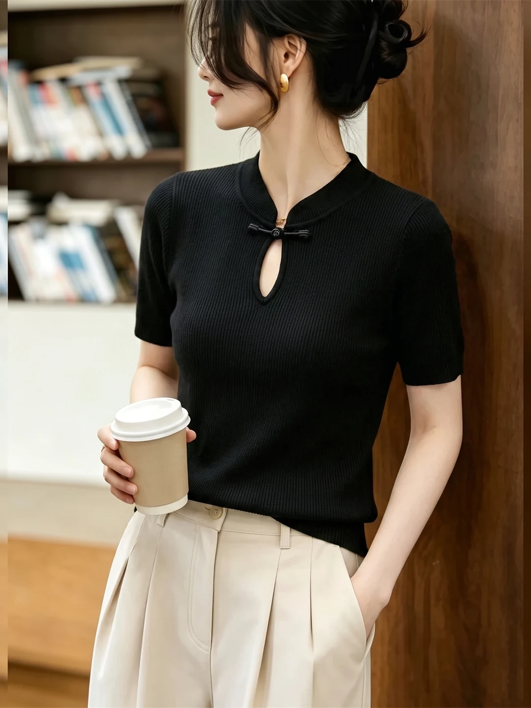 New Chinese Style Ice Silk Knitted Shirt Short Sleeve Button up Stand Collar Slim Fit Versatile Summer Top Women's Fashion
New Chinese Style Ice Silk Knitted Shirt Short Sleeve Button up Stand Collar Slim Fit Versatile Summer Top Women's Fashion