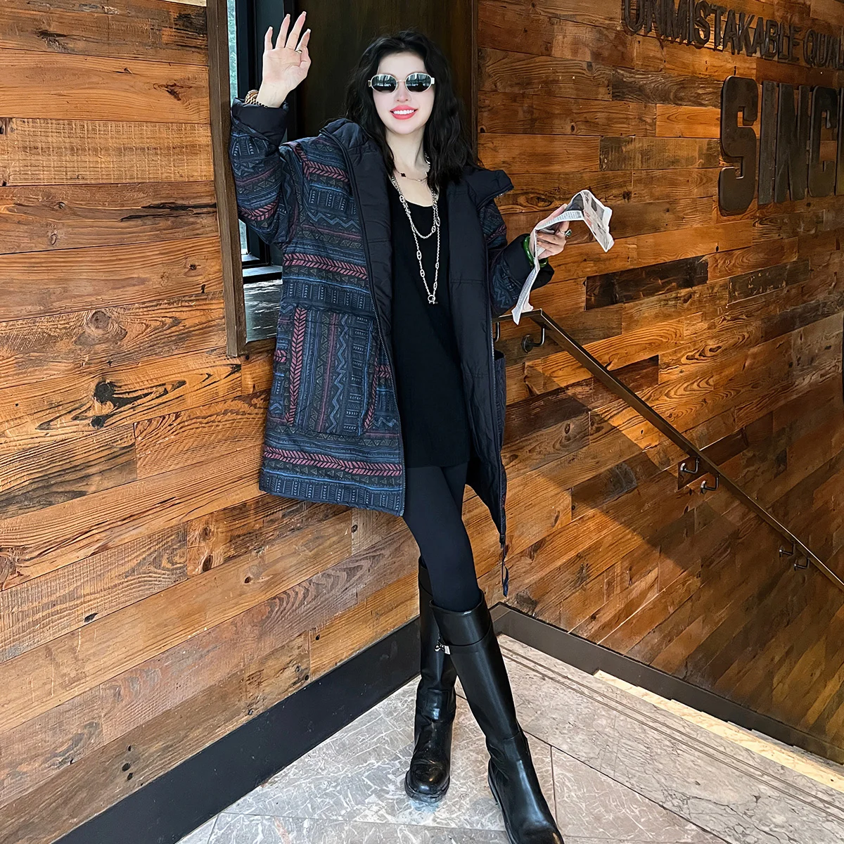 Элитная зимняя модная легкая роскошная ретро-куртка с капюшоном из хлопка от Linda Sister, модель 5WMF0324, женская хлопковая одежда
Элитная зимняя модная легкая роскошная ретро-куртка с капюшоном из хлопка от Linda Sister, модель 5WMF0324, женская хлопковая одежда