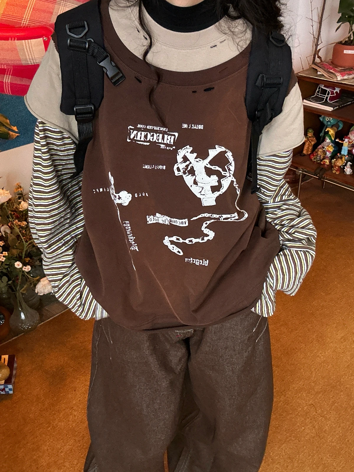 Ретро-американская футболка с длинным рукавом для женщин, с эффектом потертости, весенняя новинка, модный топ, женская одежда премиум-класса
Ретро-американская футболка с длинным рукавом для женщин, с эффектом потертости, весенняя новинка, модный топ, женская одежда премиум-класса