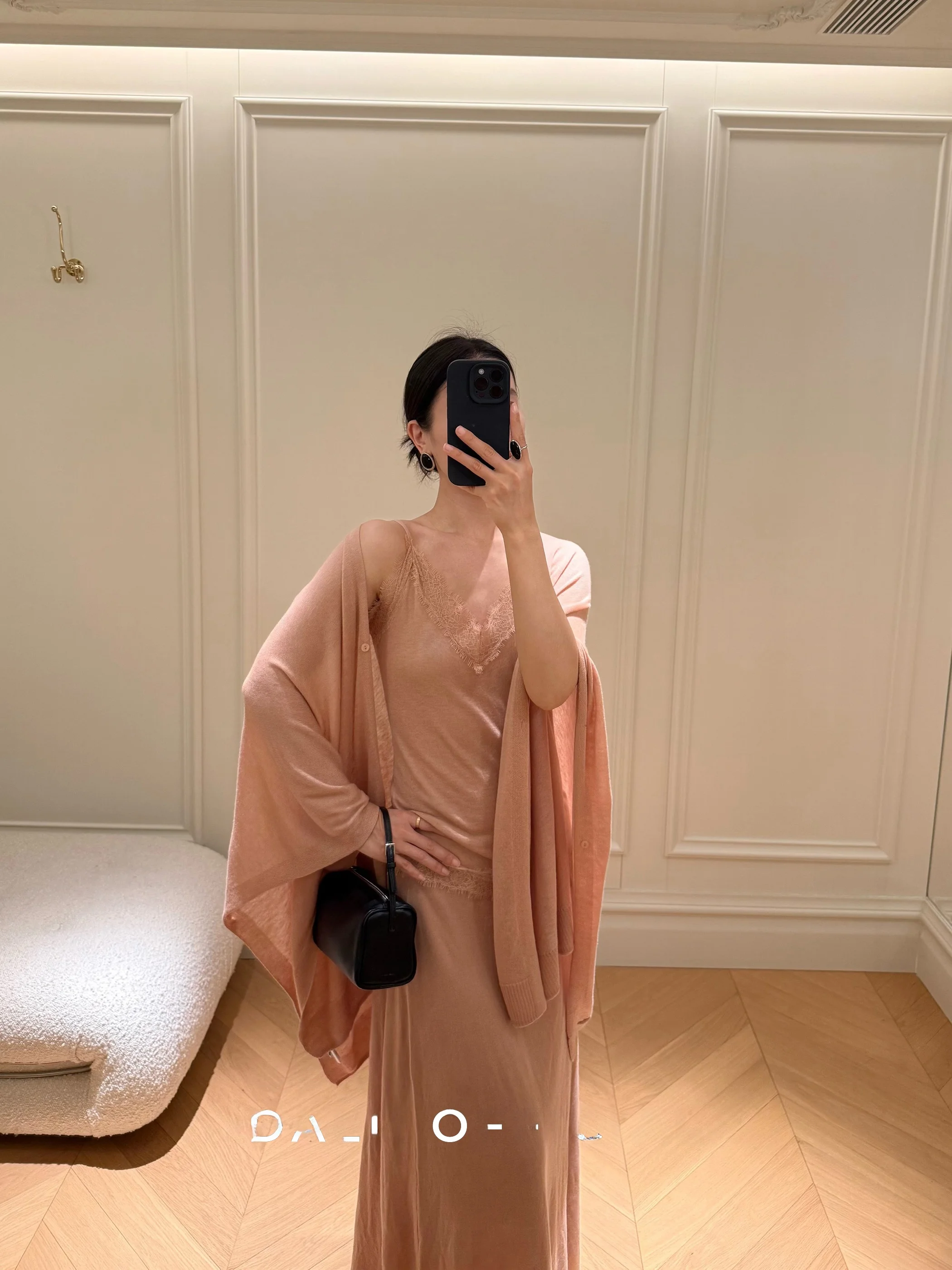 Elegant Soft Atmosphere Wool Lace Strap Small Button Shawl Half Skirt Set Women's Fashion Ensemble Long Sleeve Crew Neck
Elegant Soft Atmosphere Wool Lace Strap Small Button Shawl Half Skirt Set Women's Fashion Ensemble Long Sleeve Crew Neck