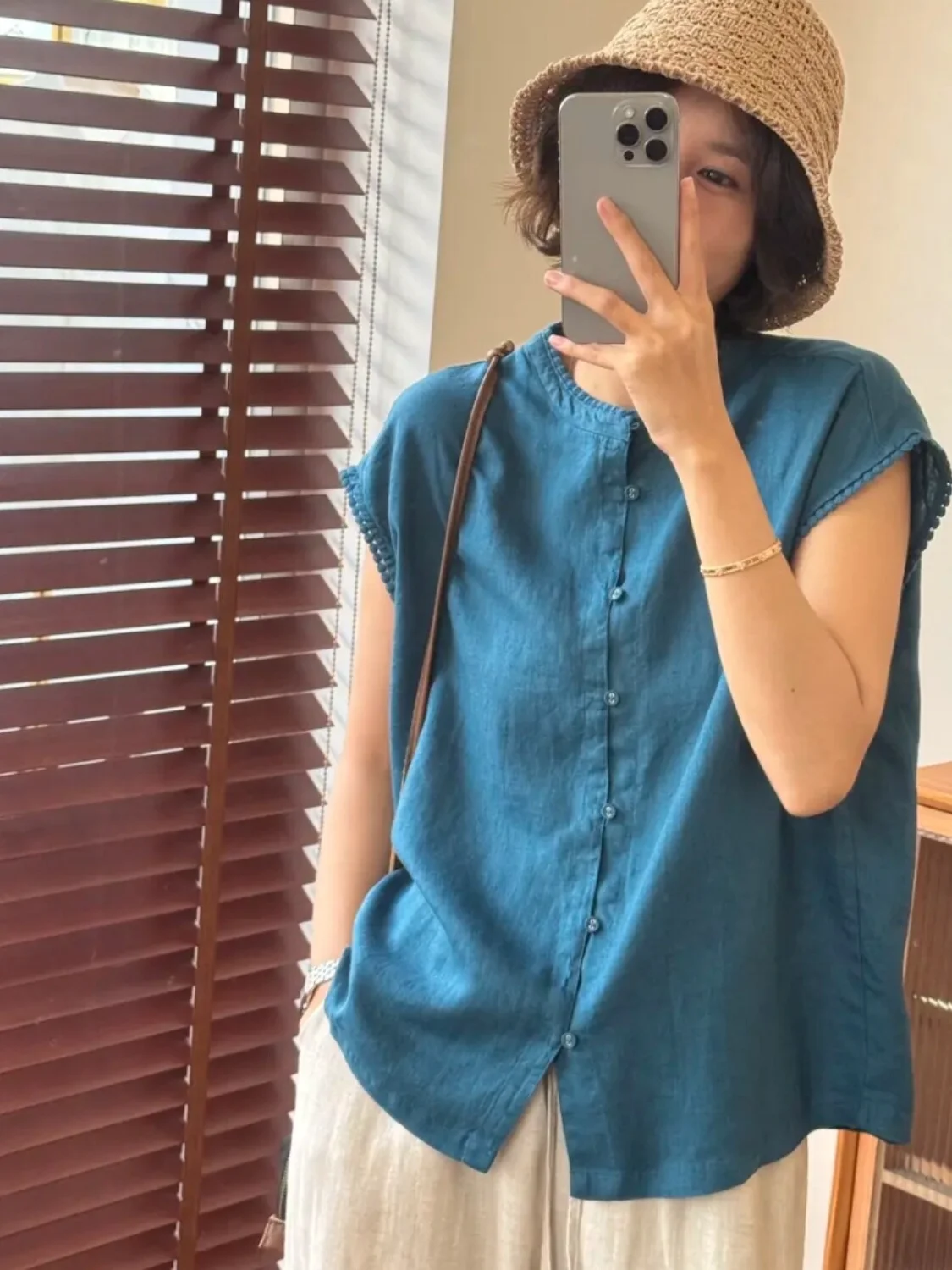 Casual Loose Short Sleeve Shirt Women's Stand Collar Pure Color Fly Sleeve Summer New Style Versatile Loose Fit Casual Top
Casual Loose Short Sleeve Shirt Women's Stand Collar Pure Color Fly Sleeve Summer New Style Versatile Loose Fit Casual Top