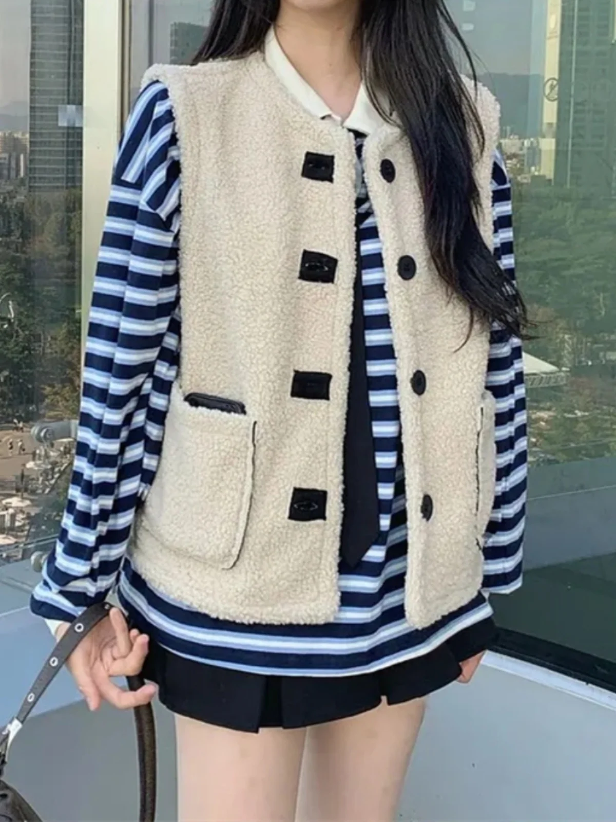 Thiened Lamb Fur Jaet Women's Winter New Sle Double-Sided Wear Design Sense Inteated Skin Fur Vest Commute Sle roun...
Thiened Lamb Fur Jaet Women's Winter New Sle Double-Sided Wear Design Sense Inteated Skin Fur Vest Commute Sle roun...