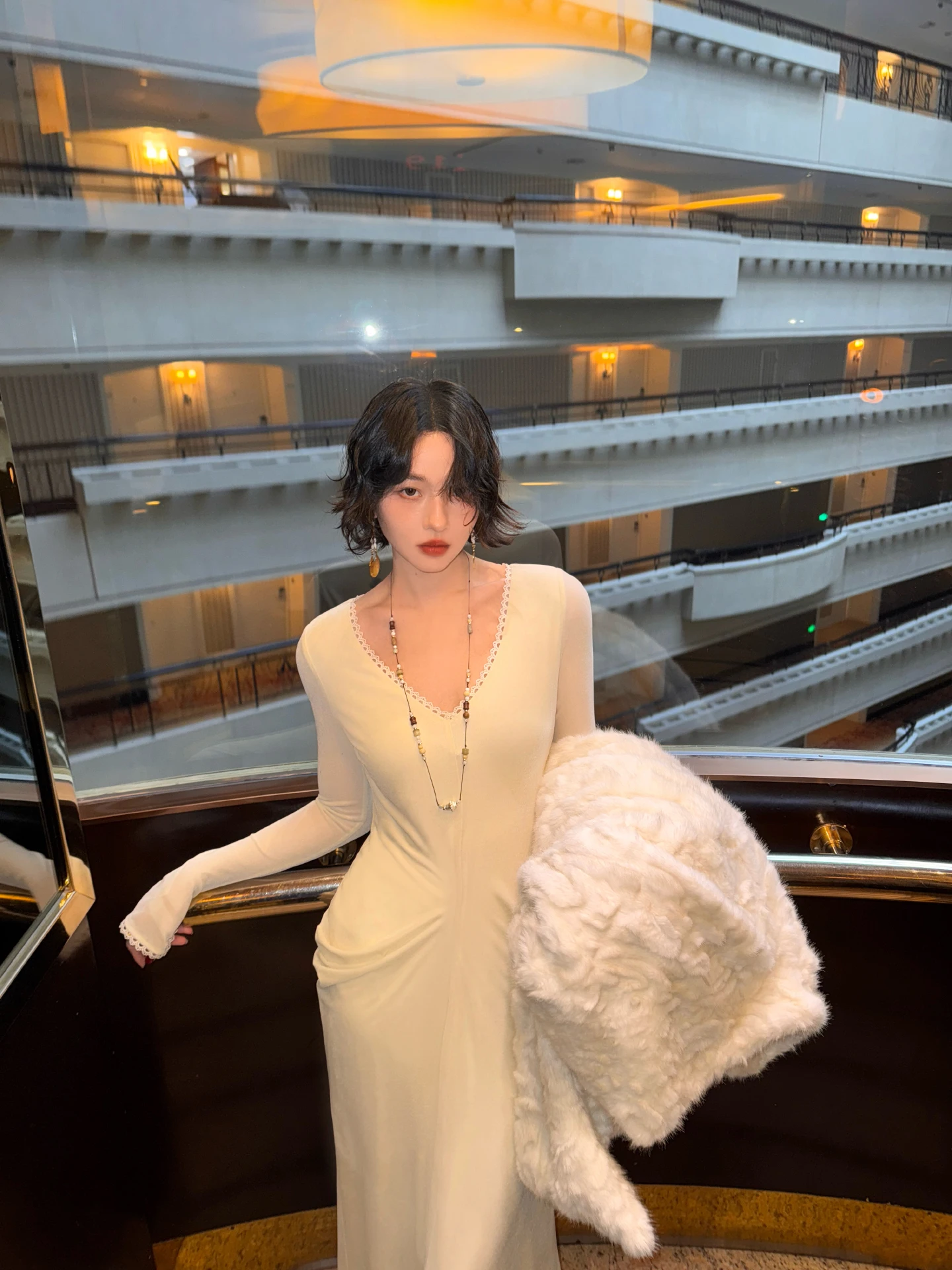 Elegant Vintage Long Waist-Cinching Pleated Slimming Base Layer Dress Women's Monthly White Lace Dress Winter Wrap Dress
Elegant Vintage Long Waist-Cinching Pleated Slimming Base Layer Dress Women's Monthly White Lace Dress Winter Wrap Dress