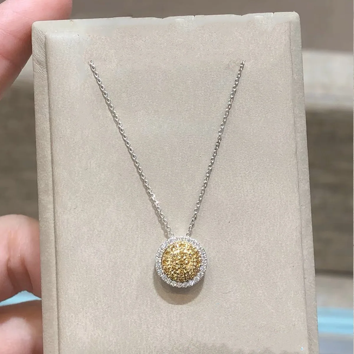 Bling 925 Silver 1ct Lab-grown Yellow Diamond Necklace 3-Wears Round Fancy Yellow Gemstone Full Zircons Pendants Chain Jewelry
Bling 925 Silver 1ct Lab-grown Yellow Diamond Necklace 3-Wears Round Fancy Yellow Gemstone Full Zircons Pendants Chain Jewelry